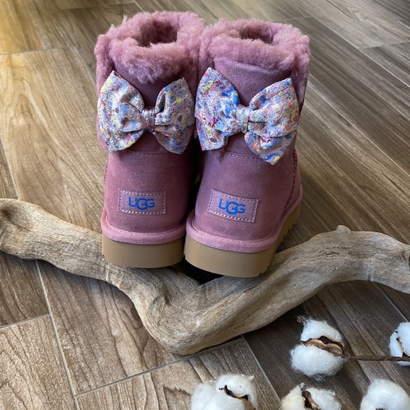 🌿UGG- MINI BAILEY BOW SPLATTER BOOTS🌿 - Picture 6 of 16